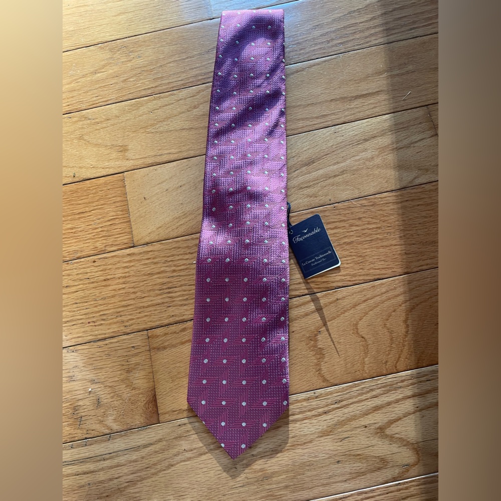 Facconable tie